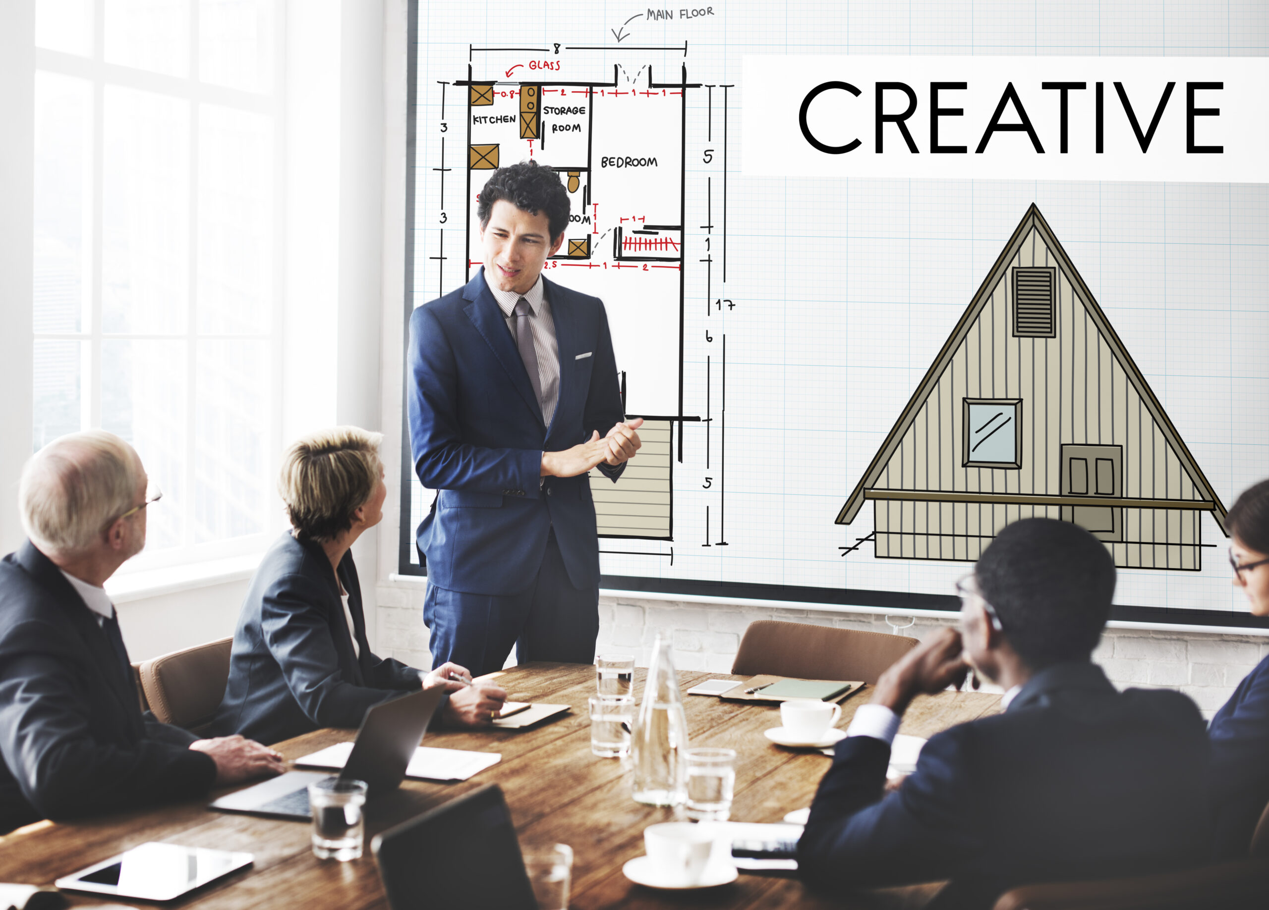 Formateur spécialisé en business Nord Synergie certifié Qualiopi accompagnant un porteur de projet dans la construction de son business model lors d'une session de formation création d'entreprise