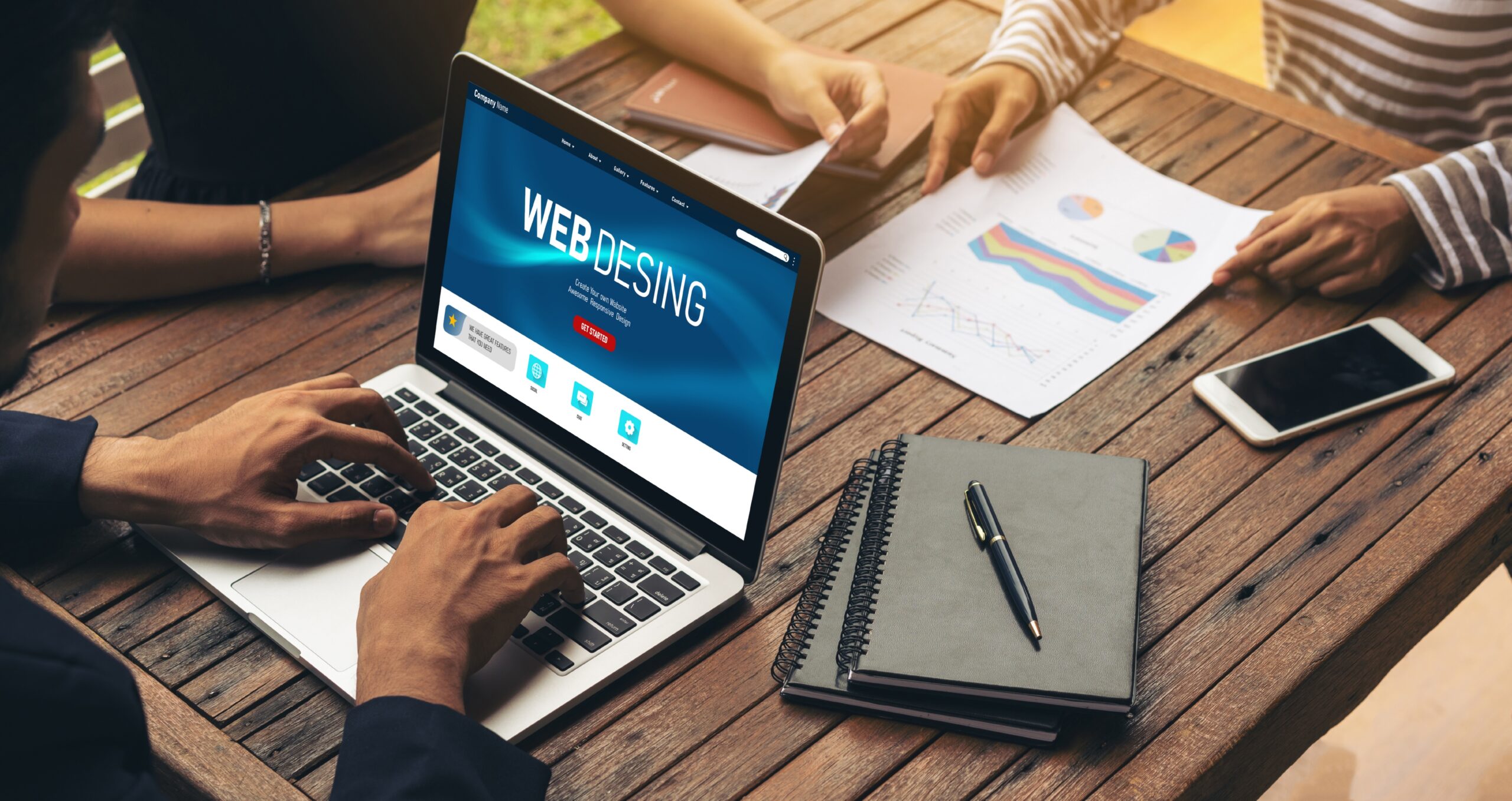 Dirigeant de TPE des Hauts-de-France participant à une formation WordPress pour créer et gérer son site internet en autonomie sans prestataire externe